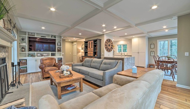 Harbor Springs Retreat ~ 5 Mi to Downtown & Beach!