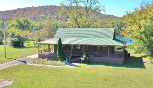 Hell Creek Cabin on the White River