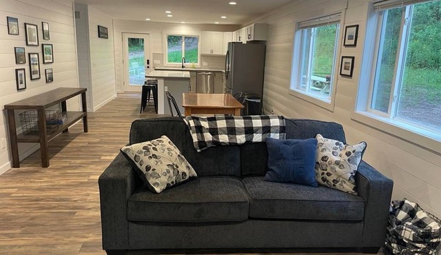 Hidden Hideway, fully furnished home perfect for family get aways!