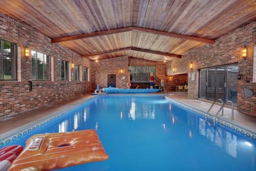 Hidden Oasis Indoor Pool Hot Tub Estate
