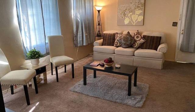 Historic Apartment 1BR 1BA Ideal for longer stays 2F