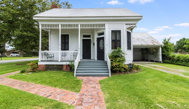 Historic Home Downtown Scott: Sleeps 6, Near I-10
