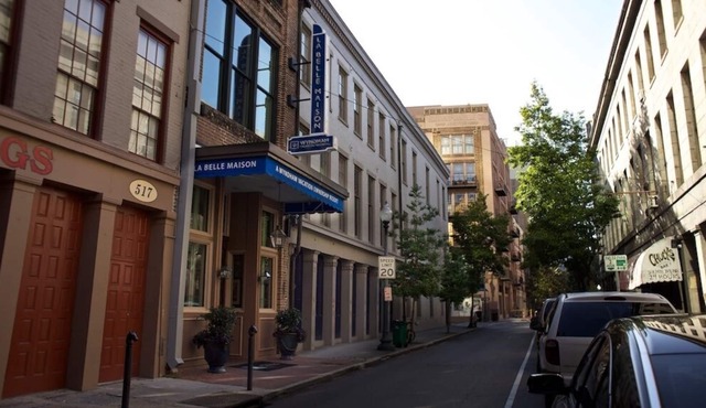 Historic hotel - walking distance from Bourbon Street