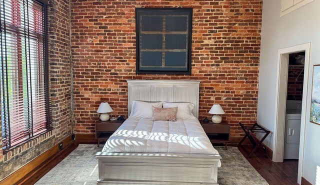 Historic Media Loft in Downtown Columbus - Newly Renovated - Walk Everywhere