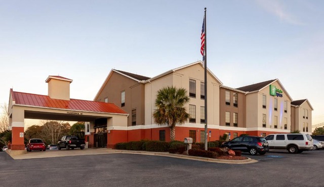 Holiday Inn Express & Suites Milton East I-10 by IHG