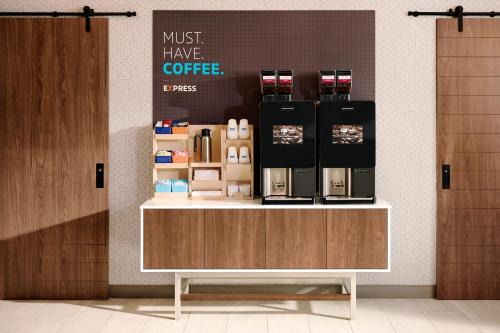 Holiday Inn Express & Suites Malvern by IHG