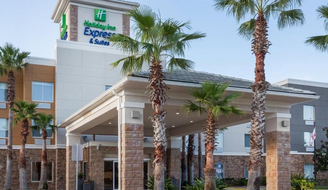 Holiday Inn Express & Suites. by IHG