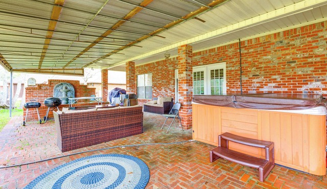 Home w/Large Yard + Pond On-Site: 15 Mi to Biloxi