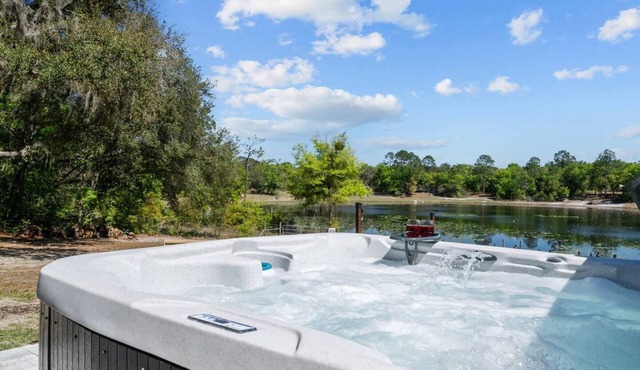 Hot Tub-A Frame-Fire Pit-Lake-Fishing-Relaxing-Escape