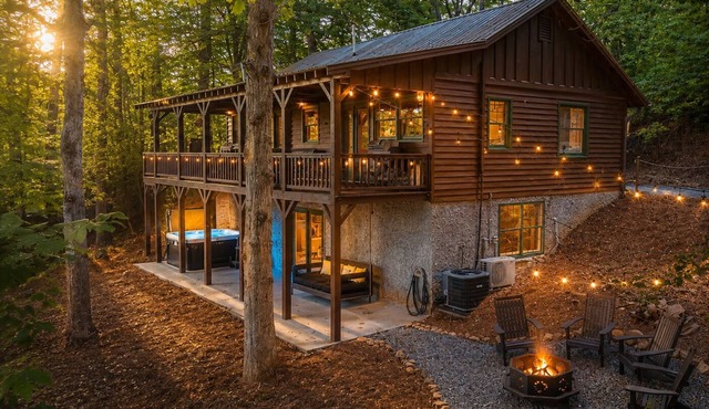 Hot tub + Game Room/Pet Friendly/10 Minutes to downtown/Easily accessible