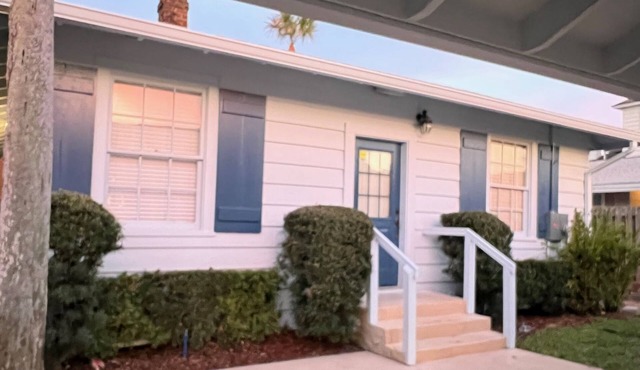 House on the beach with own private beach access! 4 Bed 3 Bath