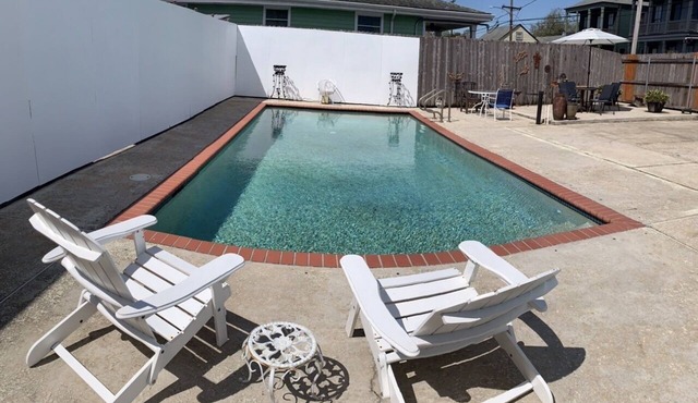 Huge 2nd Floor Furnished Apt in Historic Bywater House 30 day rentals only