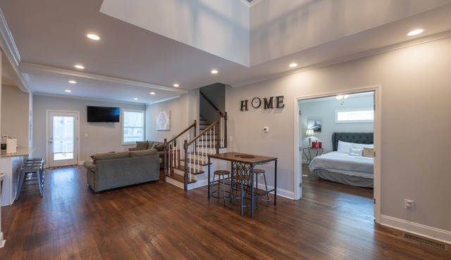 Huge 5BR Retreat w27ft Deck & Chef Kitchen 12 Mins From Airport & Benz Stadium