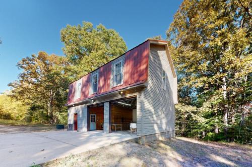Hunting Home Base! 75-Acre Tennessee Getaway in Carters Chapel