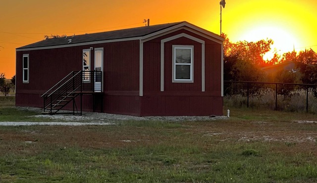 Impeccably Clean 2 Bed/ 2 Bath Country Home in Devine