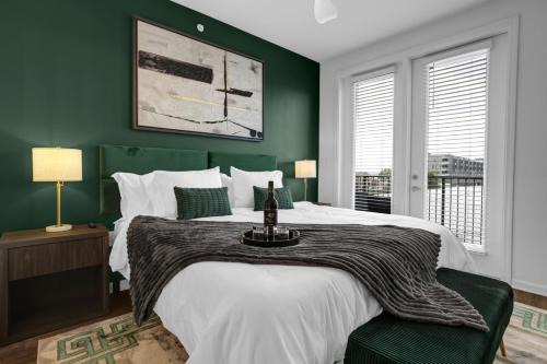 Intimate Flat with Pool, Gym, and Stunning City Views