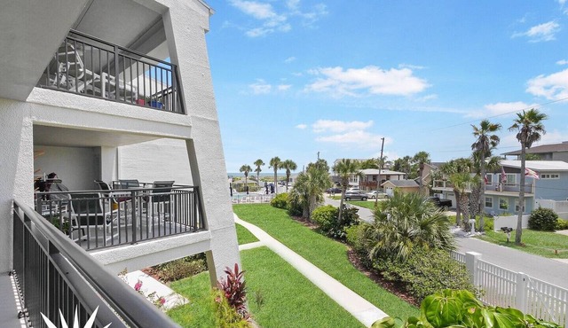 Island South 27- Updated, Spacious 2 bedroom condo with ocean view, pool and