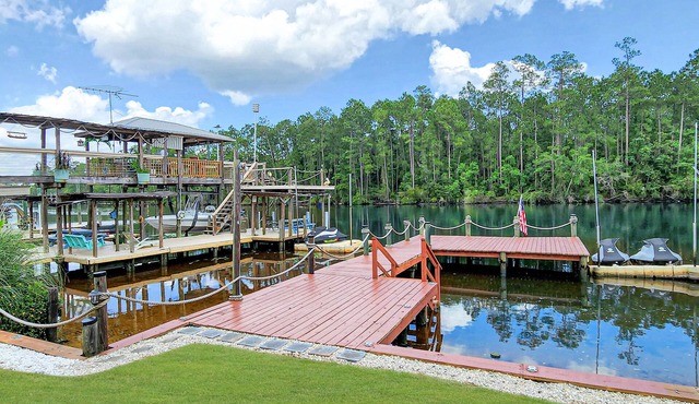It's 5'O-Clock Here on the Dock! Swim, Chill, Fish, boat, and make memories!