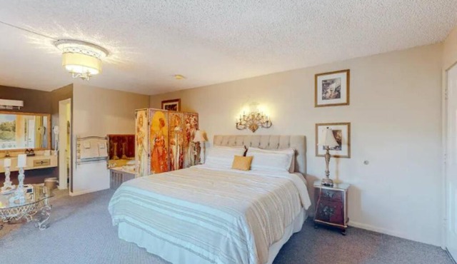 Jacuzzi Suite 206 at Tradewinds in Eureka Springs
