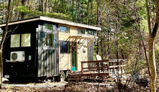 Juniper Tiny House by The Lake in Logan