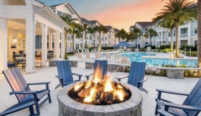 King Bed Private Balcony W/Pool View/Close to Beach!