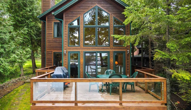 Lake Charlevoix Memories/Lakefront| Private Dock | close to Castle Farms
