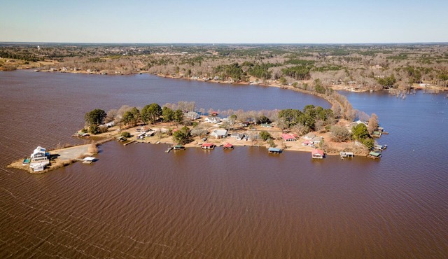 Lake Front | 2 Boat Slips | Hot Tub | Game room