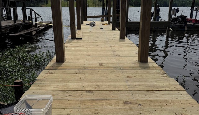 Lake front Cozy 3- br Boat Ramp Outdoor kitchen New pier n 20x20 deck Porch