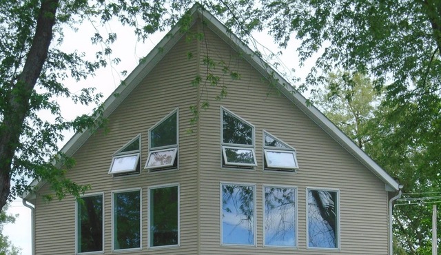 LAKE FRONT HOME - Great Boating, fishing & swimming!
