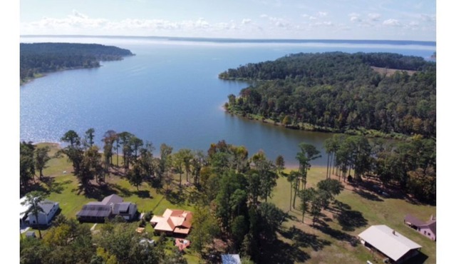Lake Frontage, boat ramp 5 minutes at Whippoorwill Cove from The Villa