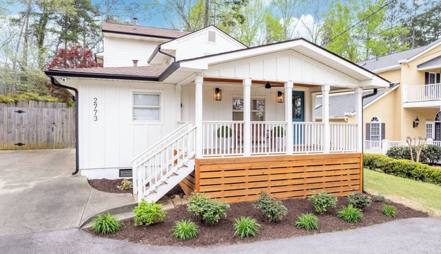 Lake it Easy - Deep Water Dock & Year Round Views! 1 mile from Lanier Islands
