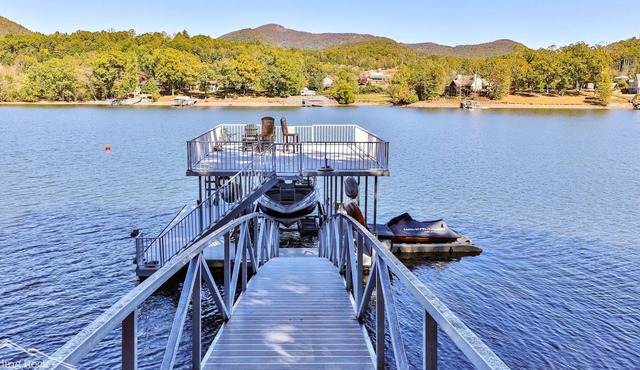 Lake Reflections | Sleeps 6 | No Pet Fee | lakefront w/dock | paved | Hot Tub