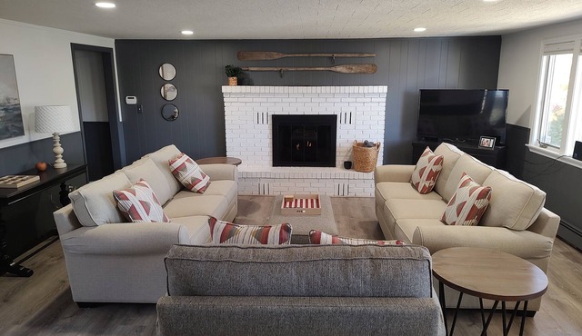 Lake/River House with Fireplace and Game Room