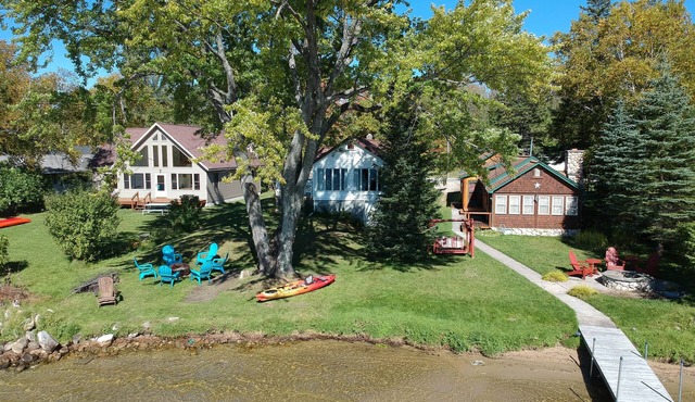 Lakefront Cottage-2Bdr-1.5Bth-Sleeps 6