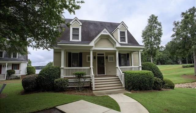 Lakefront Cottage in Great Waters 4BR Stunning Views Family-Friendly