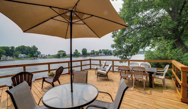 Lakefront Cottage w/Deck Near Indiana Beach! in Monticello