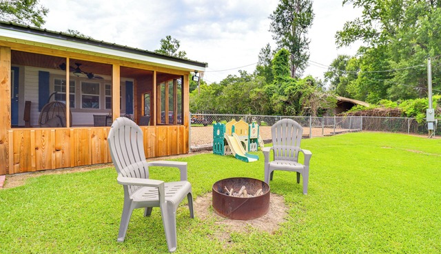 Lakefront Jonesville Cabin w/Dock + Fire Pit!
