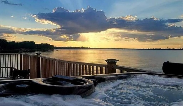 Lakefront Oasis with Private Hot Tub