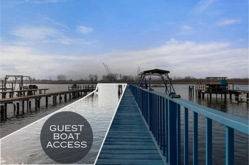 Lakeside Bliss 2BR, 1BA with All Modern Comforts in Algonac