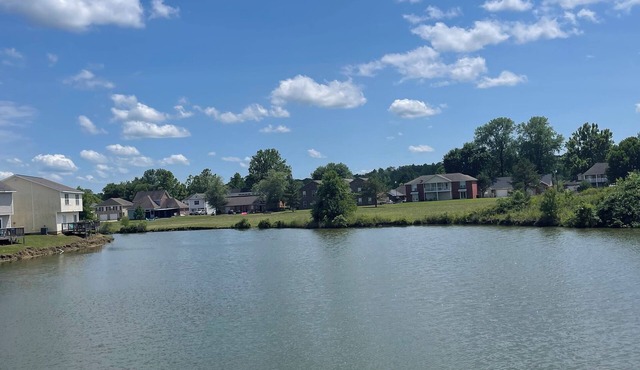 Lakeview Oasis: Charming 2-bedroom townhome with WiFi and AC in Starkville