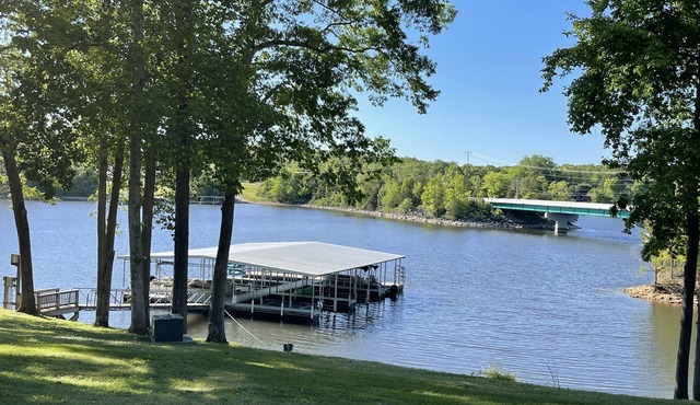 Lakeview Retreat, Covered Boat Slip, Swim Ladder, Sleeps 12