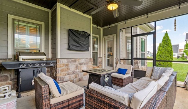 Lakin It Easy-Pool, Twin Creeks Marina, & Dry Creek Beach