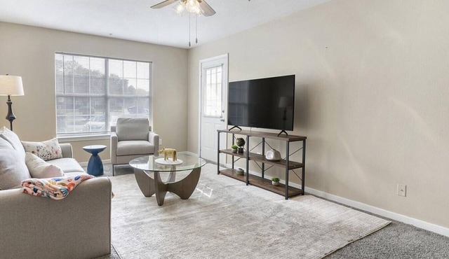 Landing at Pelican Pointe Apartments - 2 Bedrooms in Downtown Slidell