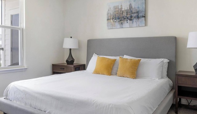 Landing | Beautiful 1BD, Pool, Rooftop Lounge
