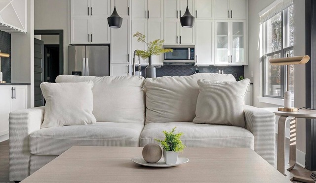 Landing | Beautiful 2BD, Courtyard, Clubhouse