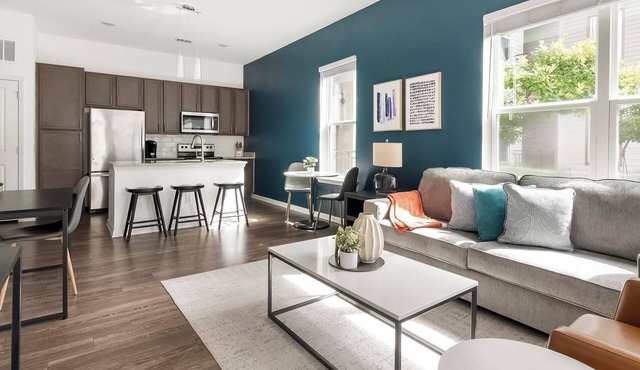 Landing | Beautiful 1BD, Gym, Pool