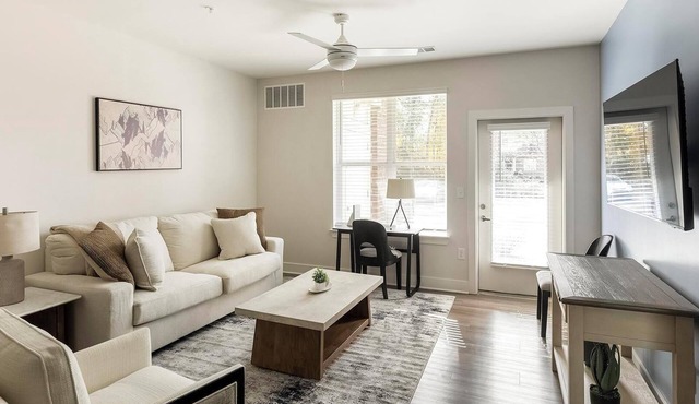 Landing | Chic 1BD, Clubhouse, Courtyard