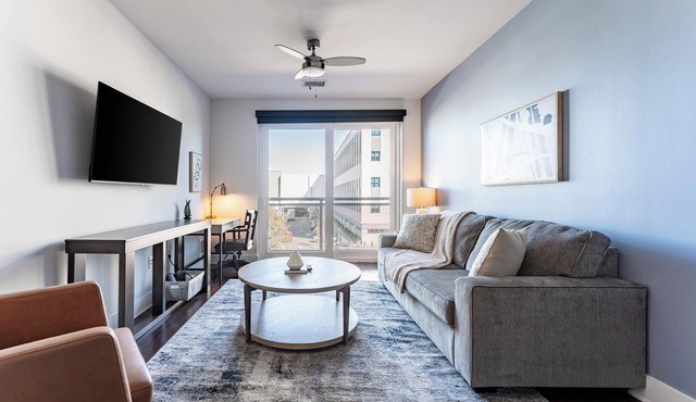 Landing | Chic 2BD, Rooftop Lounge, Gym