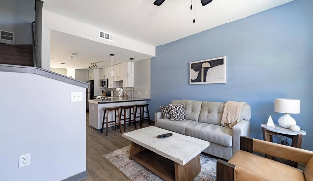 Landing | Incredible 2BD, Pool, Rooftop Lounge