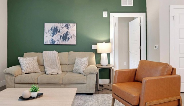 Landing | Incredible 2BD, Clubhouse, Pool
